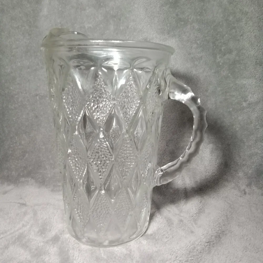 glass pitcher with handle